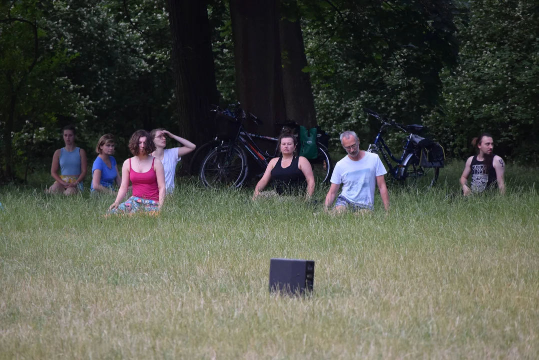 Joga w Parku Poniatowskiego