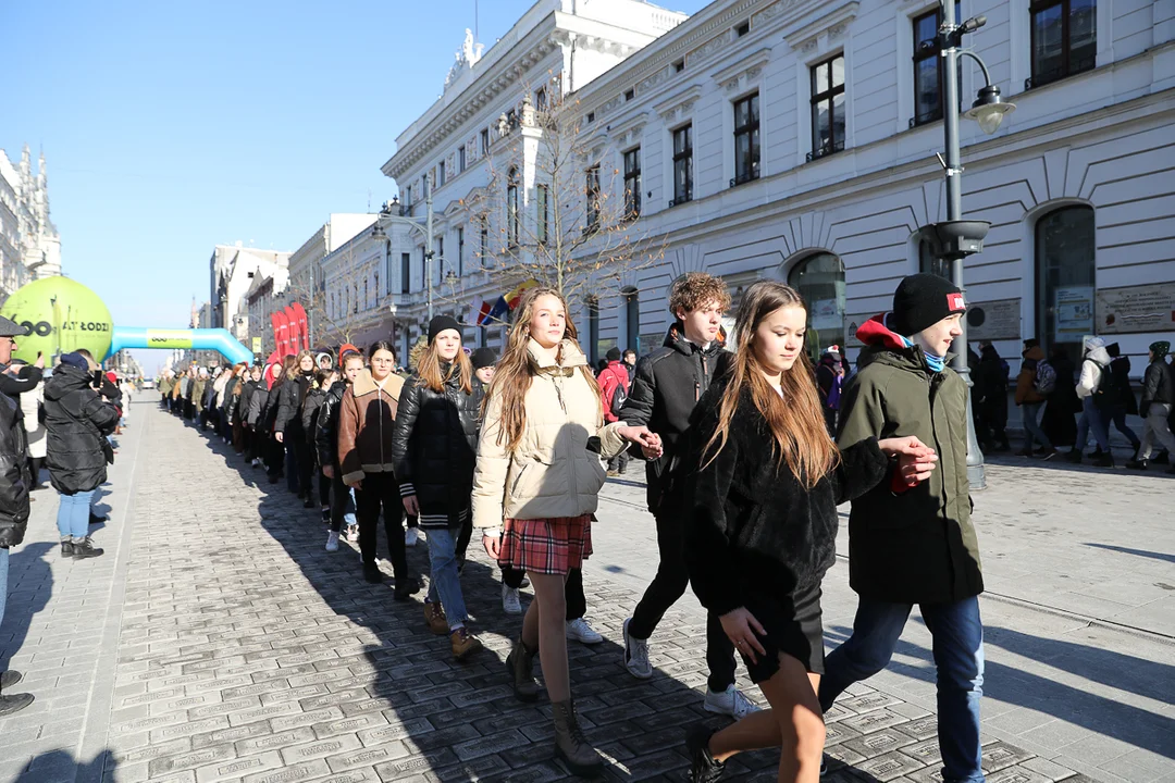 Polonez dla Łodzi. Maturzyści zatańczyli na Piotrkowskiej