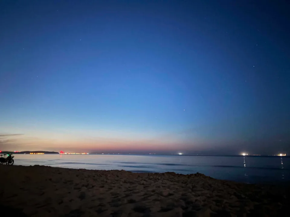 Tłumy na plażach w Gdańsku wypatrywały „spadających gwiazd”