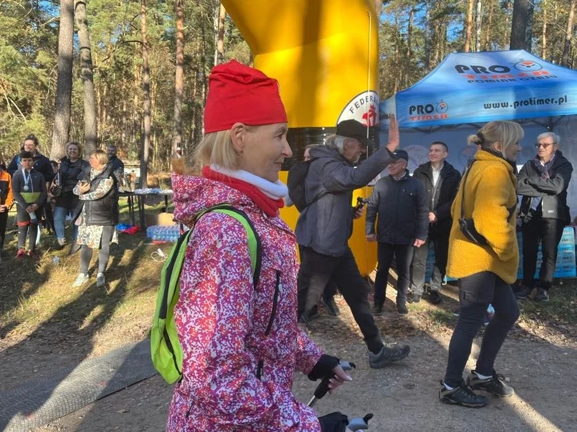 VIII edycja Spaceru i Biegu do Niepodległości w Grotnikach. Piękna pogoda zachęcała do aktywnego spędzania czasu!