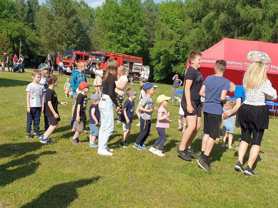 Piknik Strażacki w Dzierżąznej pod Zgierzem. Piękna pogoda i mnóstwo atrakcji, muzyki i dobrego jedzenia [zdjęcia]