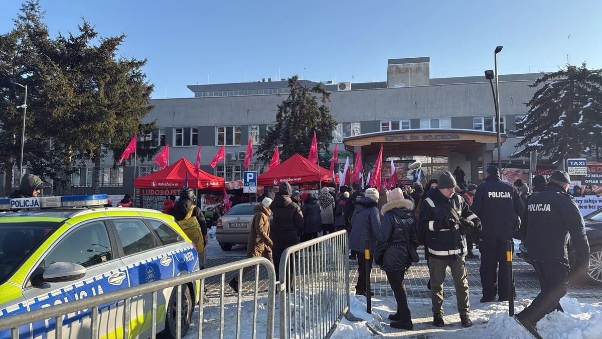 Dwa protesty pod szpitalem na Zaspie. Spór o aborcję - Zdjęcie główne