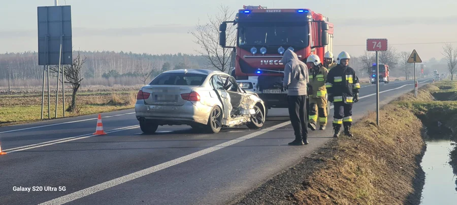 Wypadek w Mierzynowie. Dwie osoby trafiły do szpitala