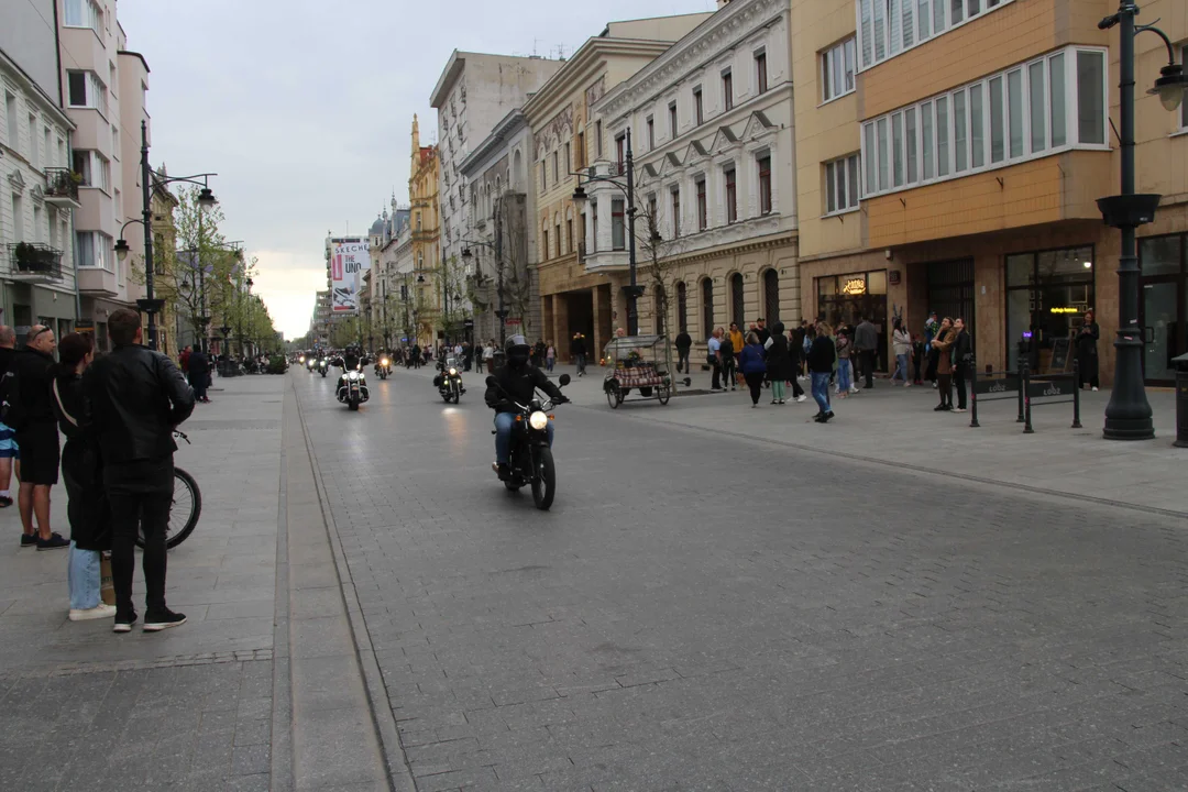 Wielka parada motocyklowa na ulicy Piotrkowskiej w Łodzi