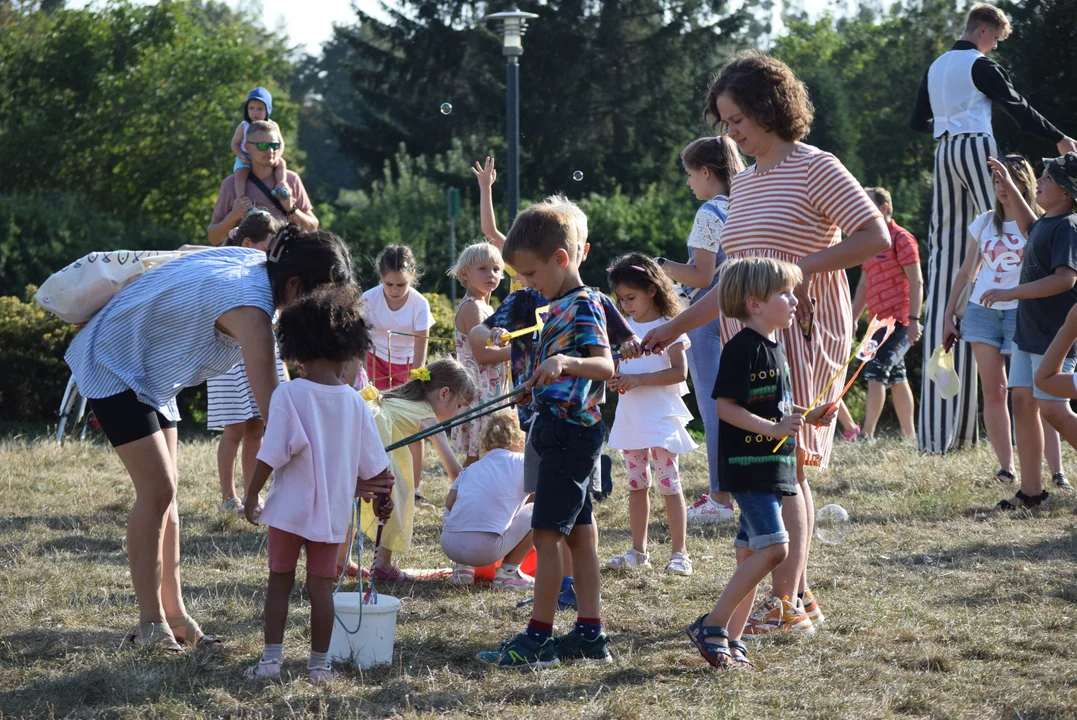 Piknik międzypokoleniowy w Parku Ocalałych w Łodzi