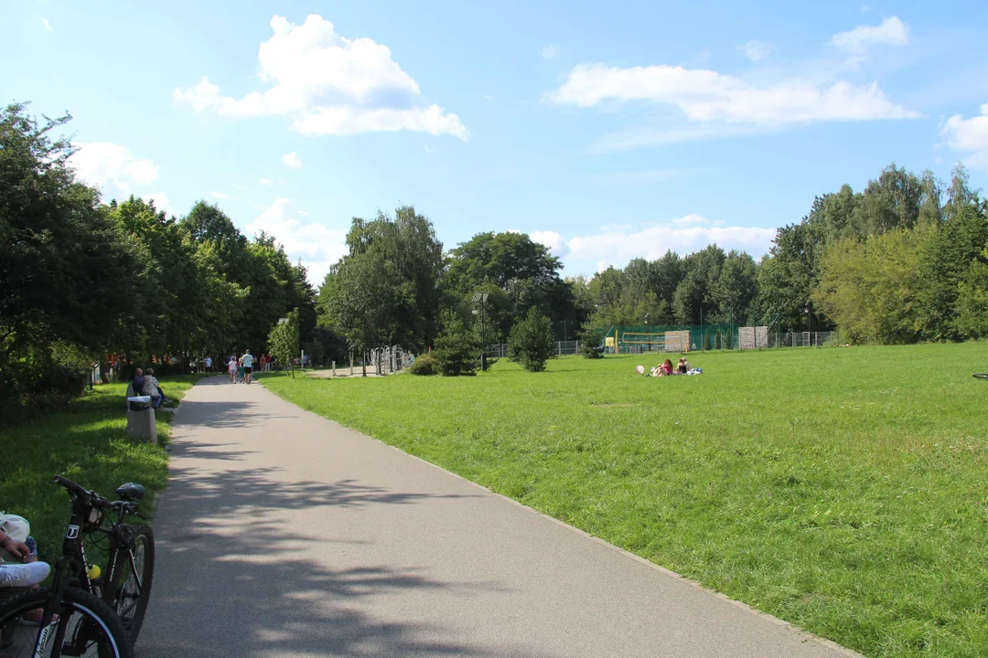 Piknik rodzinny w parku na Młynku w Łodzi