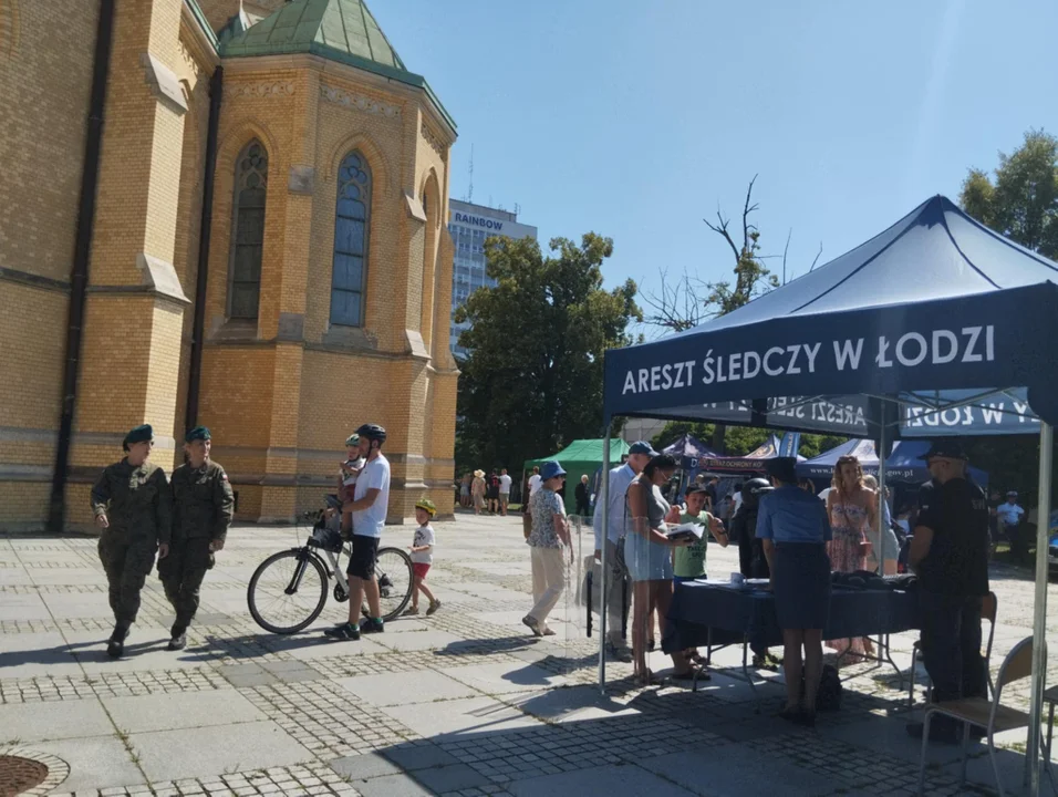 Piknik wojskowy w Łodzi i złożenie kwiatów w Zgierzu