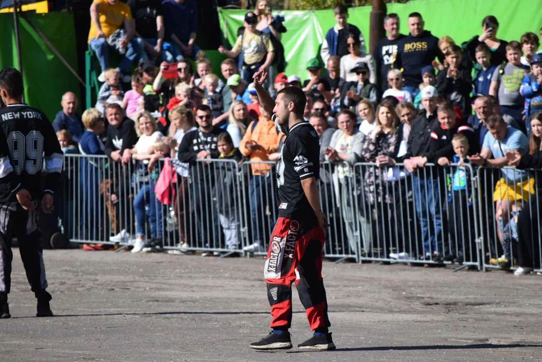 Giganty na czterech kołach zrobiły duże show! Widowiskowy pokaz monster trucków