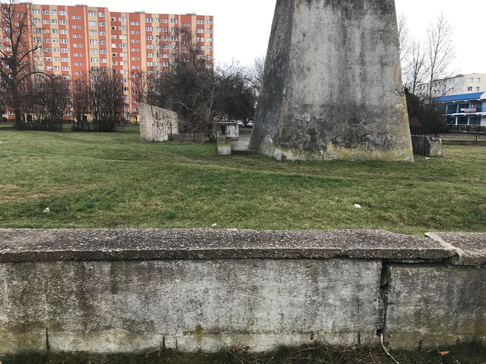 W Płocku powstanie mini park. Tuż przy cmentarzu i „murze płaczu” [ZDJĘCIA] - Zdjęcie główne