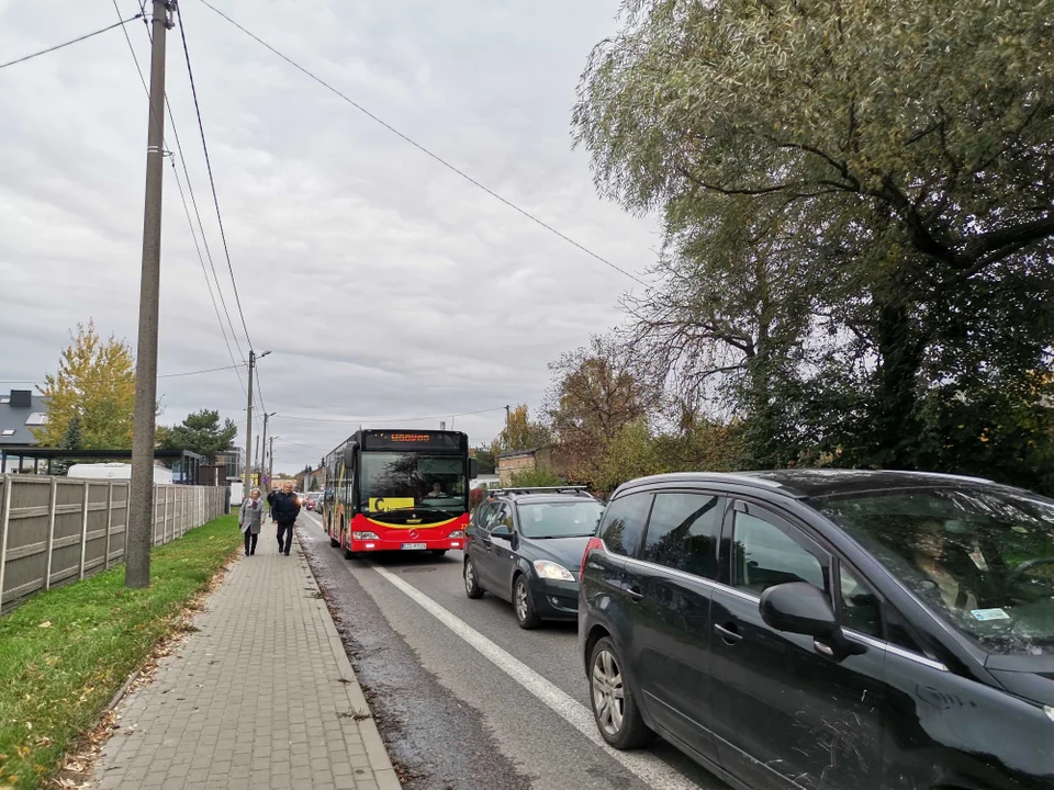 Dzień Wszystkich Świętych na cmentarzu komunalnym w Zgierzu