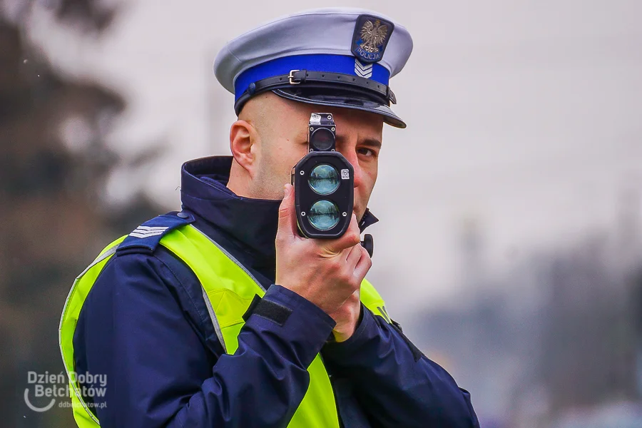 Pirat drogowy zatrzymany przez bełchatowskich policjantów. Pędził z ogromną prędkością - Zdjęcie główne