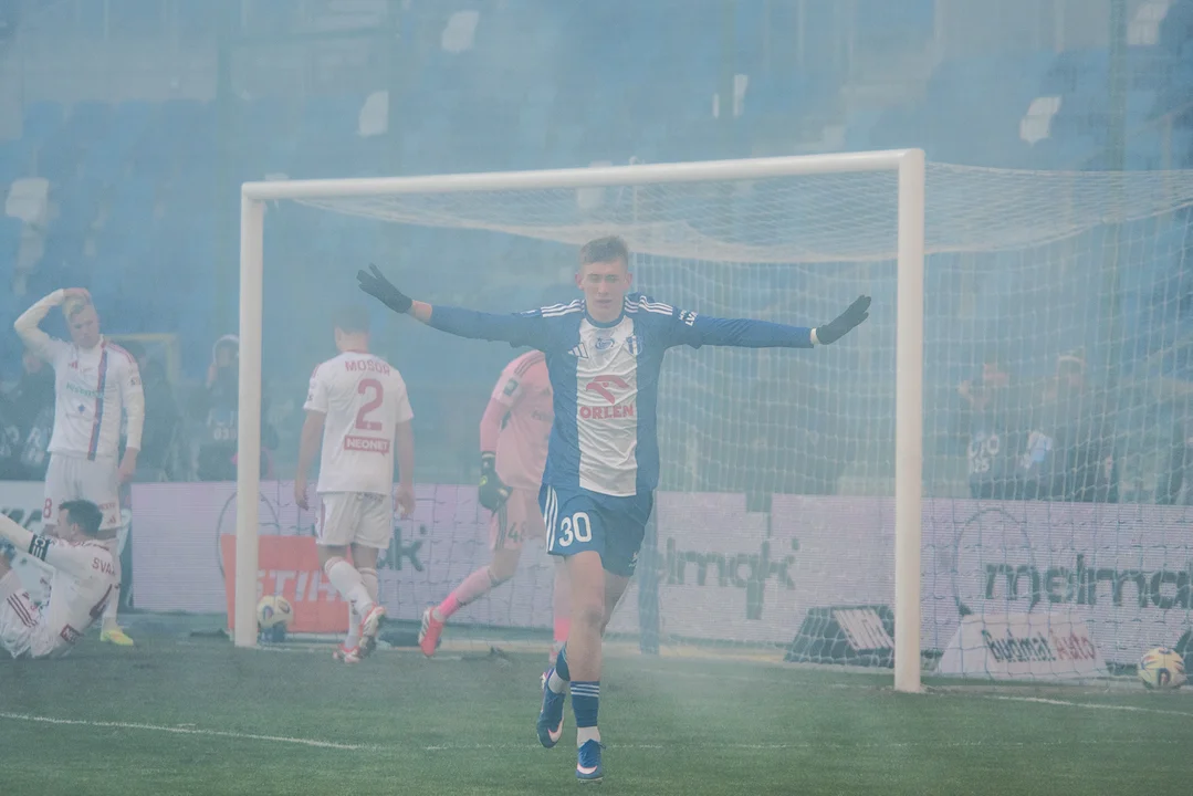 Świetna inauguracja Wisły Płock! Nafciarze pokonują Raków Częstochowa i pozostają liderem rozgrywek [ZDJĘCIA] - Zdjęcie główne