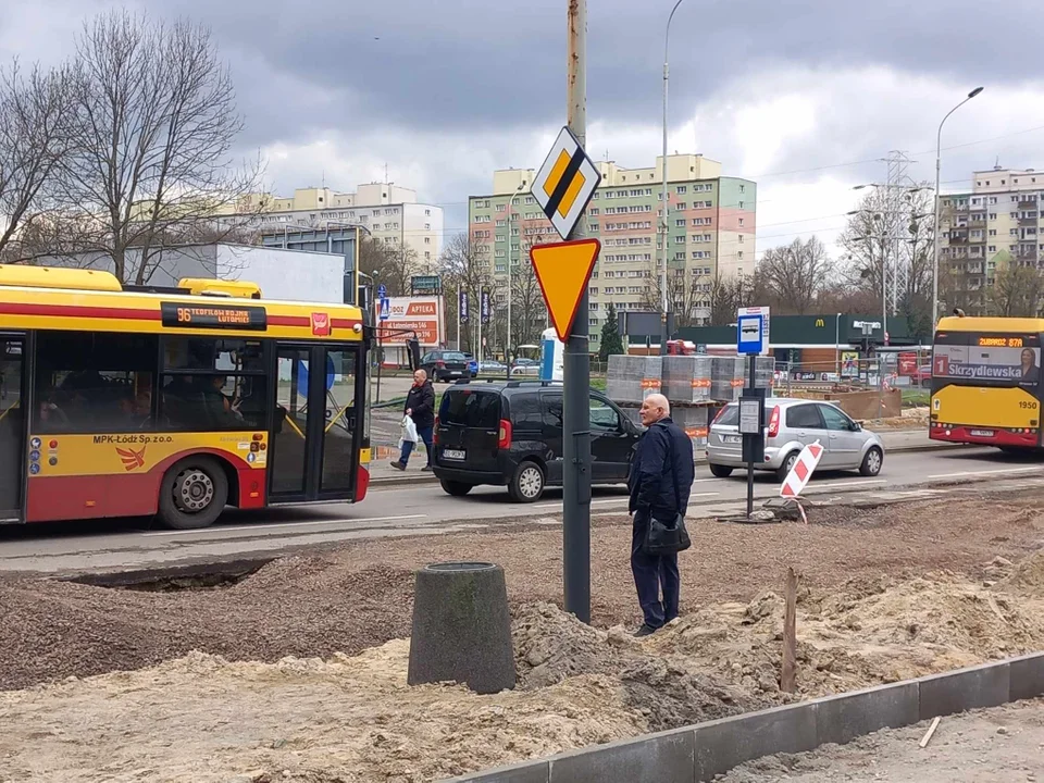 Remont na ul. Lutomierskiej posuwa się powoli naprzód