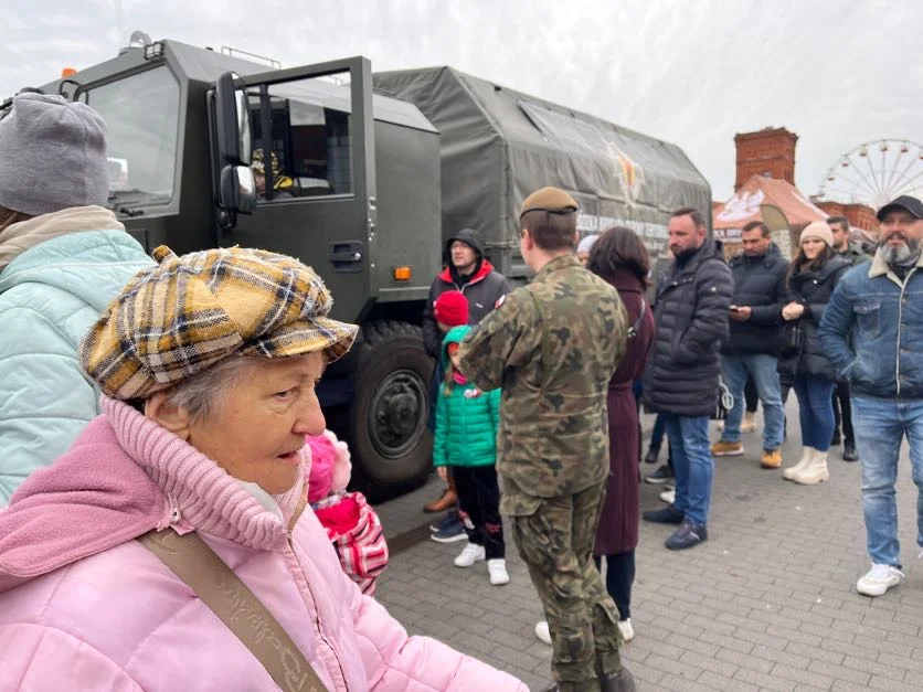 Obchody Święta Niepodległości w Łodzi na rynku Manufaktury