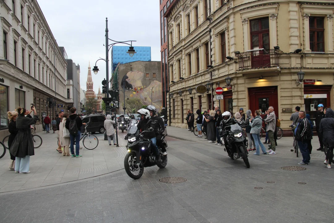 Wielka parada motocyklowa na ulicy Piotrkowskiej w Łodzi