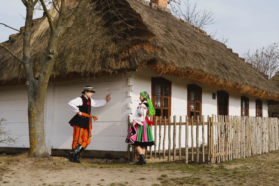 To miejsce oddaje klimat dawnych czasów. Jest prawdziwą perłą woj. łódzkiego - Zdjęcie główne