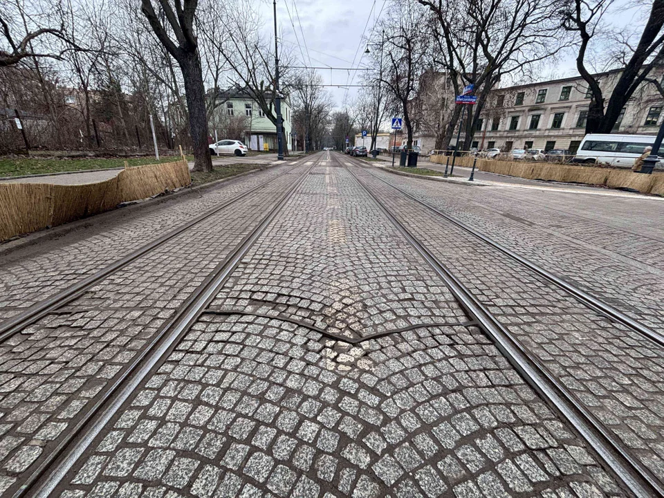 Nowa kostka na ulicy Cmentarnej już do naprawy