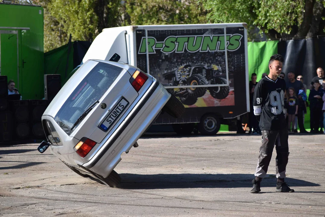 Giganty na czterech kołach zrobiły duże show! Widowiskowy pokaz monster trucków