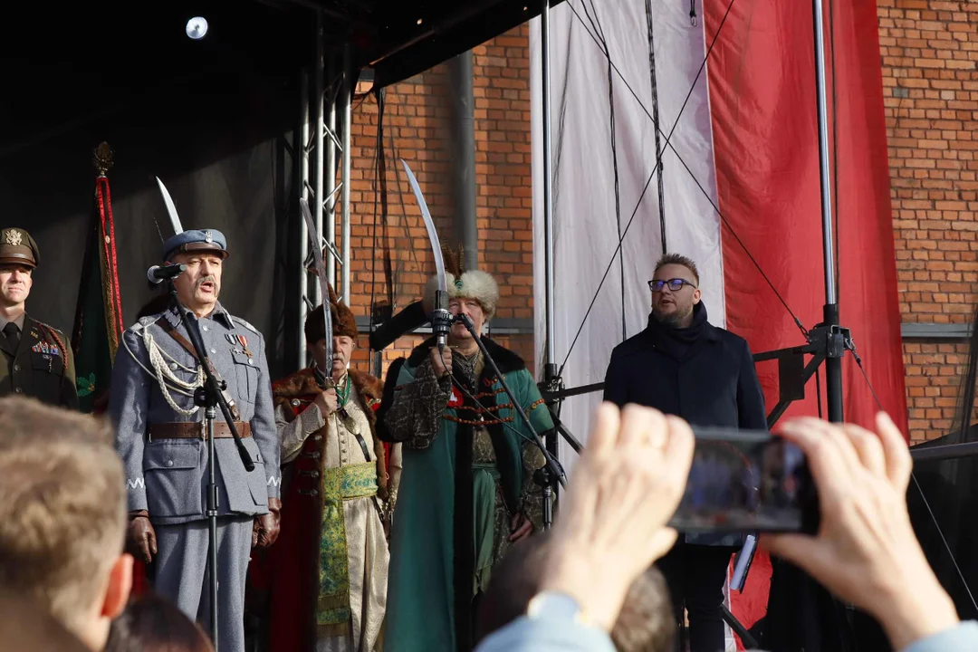 Święto Niepodległości przed Manufakturą