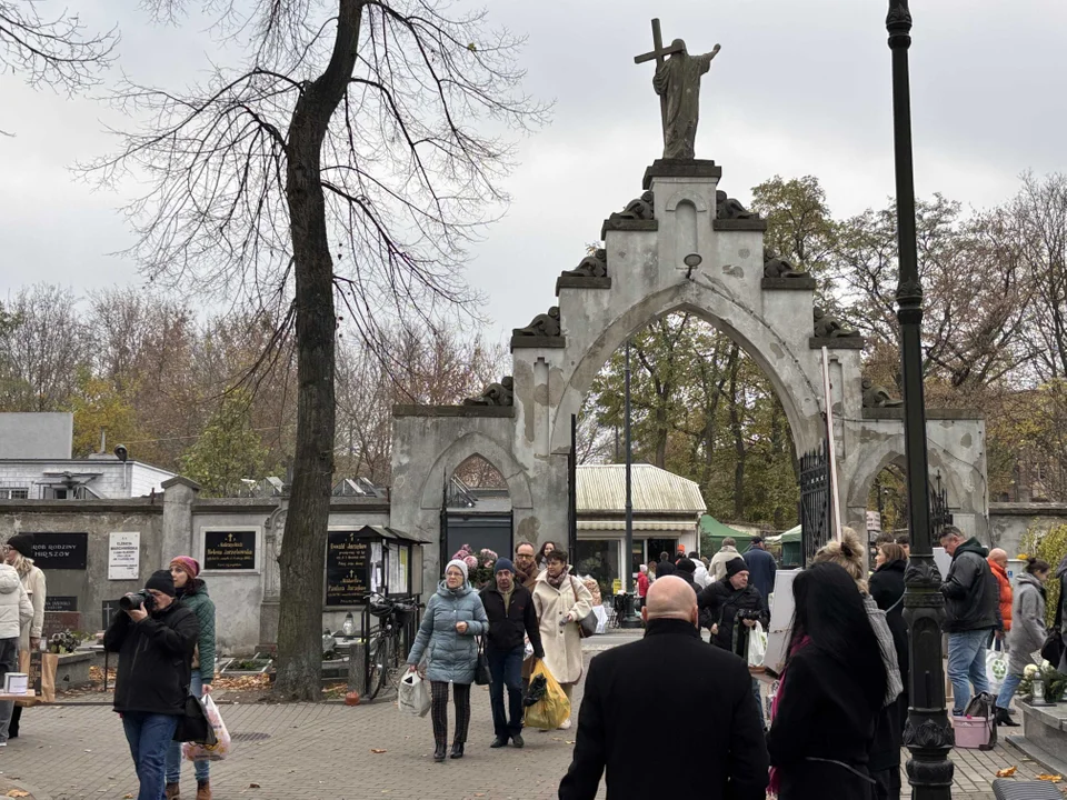 Stary Cmentarz w Łodzi podczas Wszystkich Świętych 2024