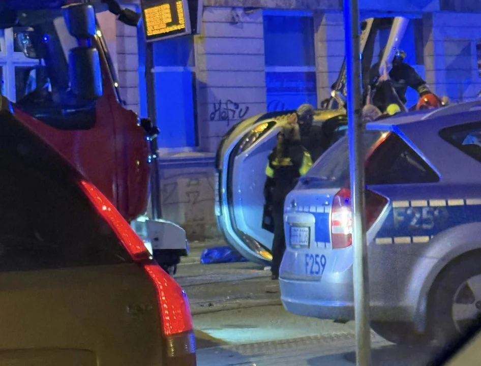 Pijany kierowca staranował radiowóz Straży Miejskiej w Łodzi. Próbował uciekać - Zdjęcie główne