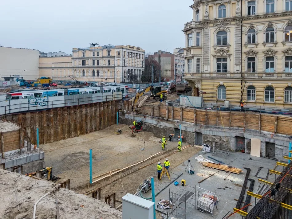 Budowa przystanku kolejowego Łódź Śródmieście z lotu ptaka