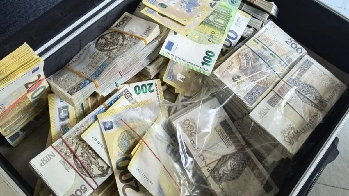 Wielka akcja służb. Zarekwirowane samochody, nieruchomości i mnóstwo gotówki
