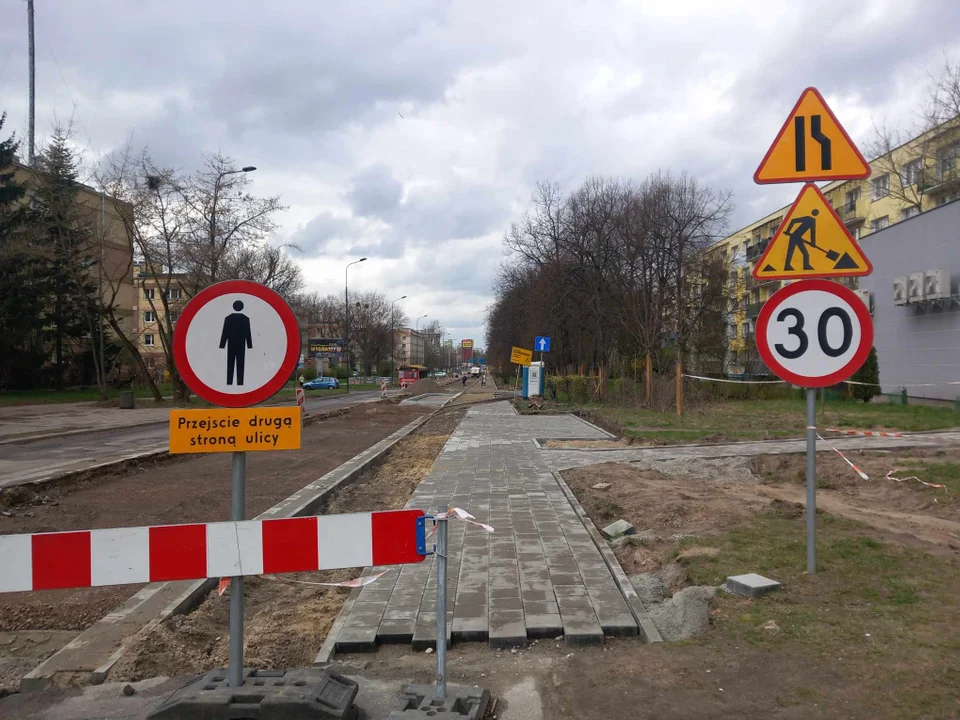 Remont na ul. Lutomierskiej posuwa się powoli naprzód