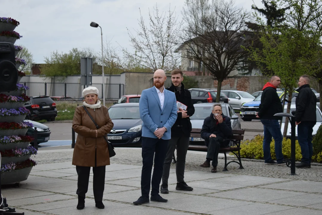 Konferencja na placu Kilińskiego w Zgierzu