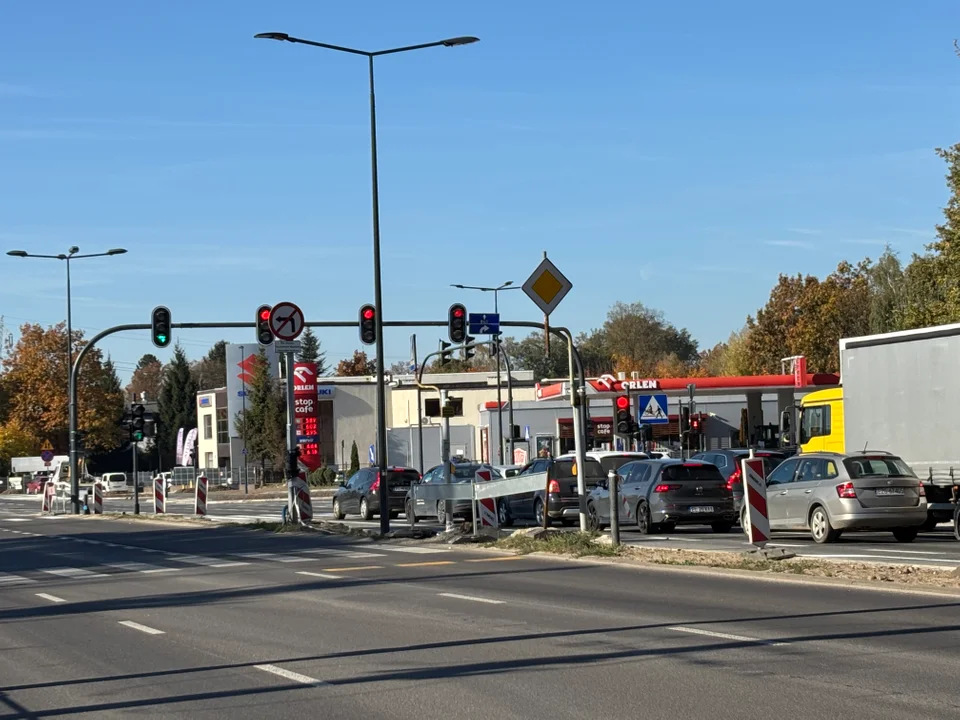 Utrudnienia dla pieszych przy skrzyżowaniu Szczecińskiej i Aleksandrowskiej