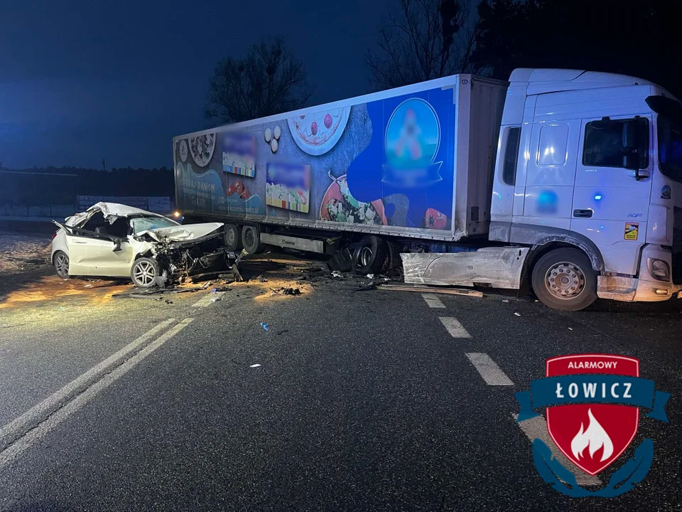 Groźny wypadek w Łódzkiem. DK14 całkowicie zablokowana [FOTO] - Zdjęcie główne