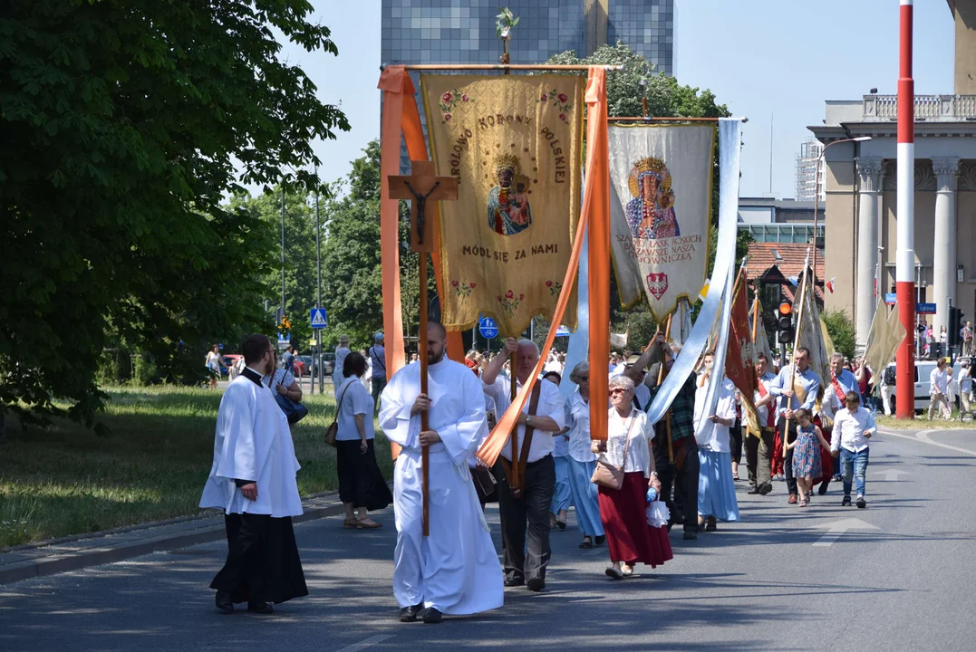 Procesje Bożego Ciała przeszły ulicami Łodzi