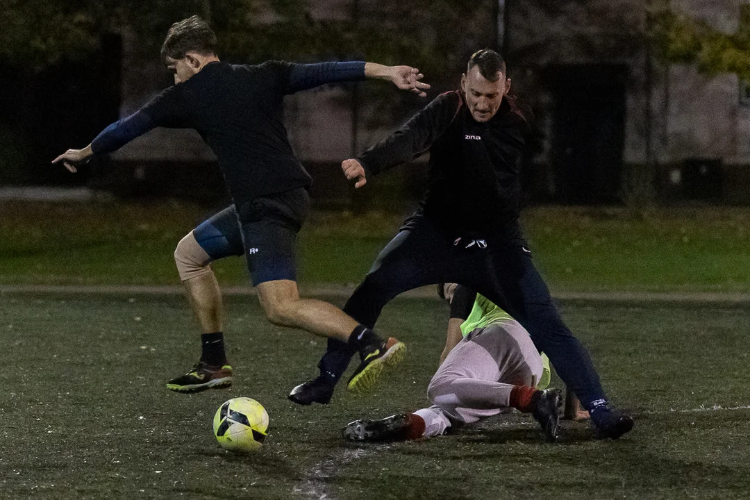 Duże emocje w spotkaniu AGKS 2 oraz FC Farselona w rozgrywkach Playareny