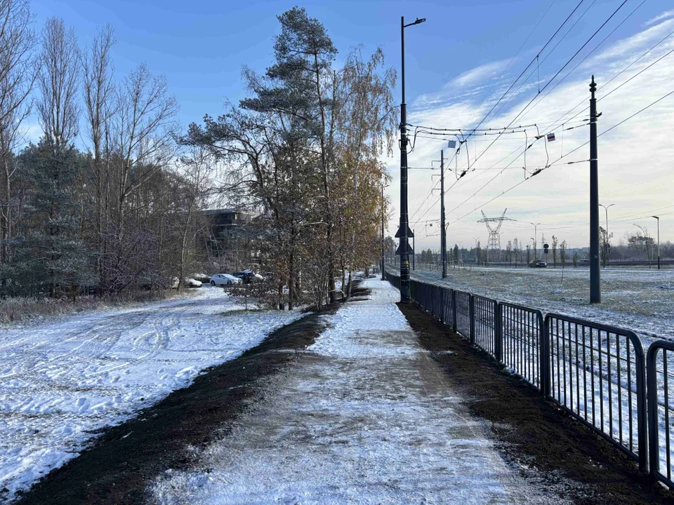 Nowy chodnik prowadzący do przystanku MPK na Olechowie gotowy