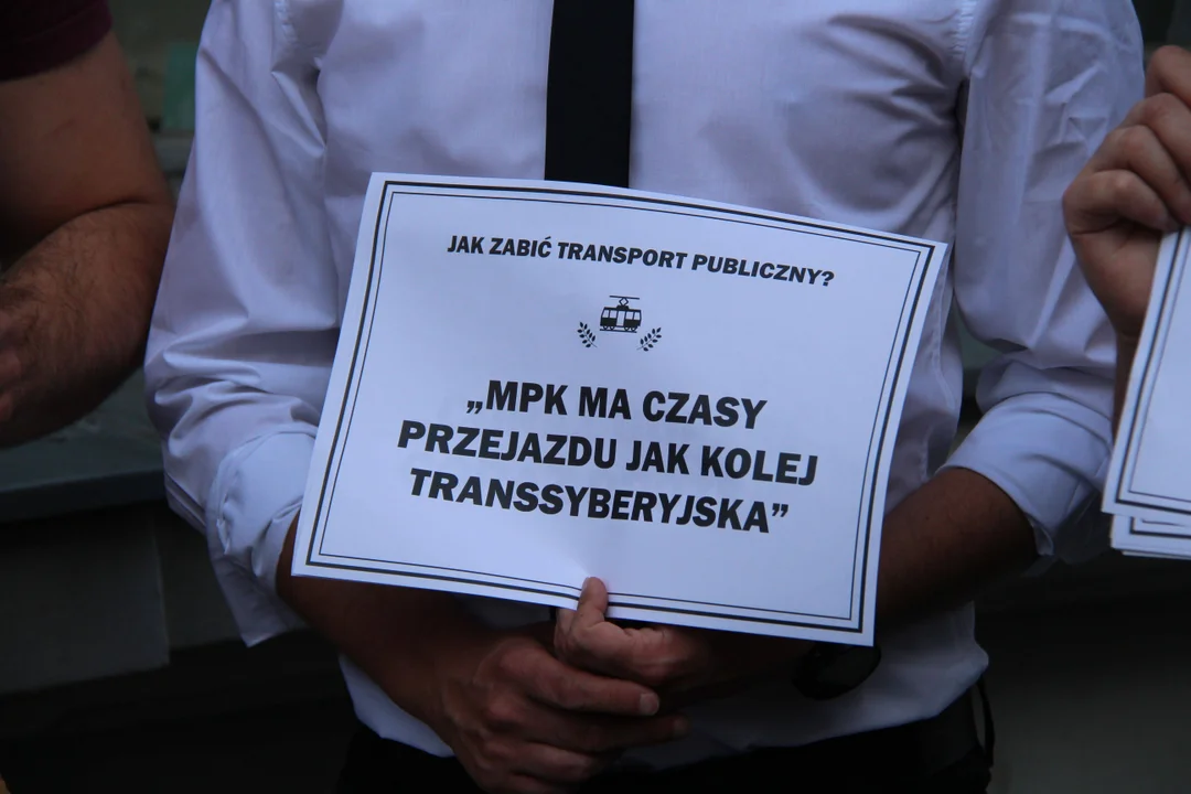 „Pogrzeb Łódzkiej Komunikacji Miejskiej” na Piotrkowskiej