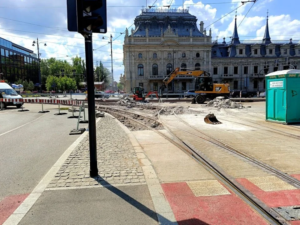 Niedawno zrobiona nawierzchnia poszła pod młot. Tak się remontuje w Łodzi - Zdjęcie główne