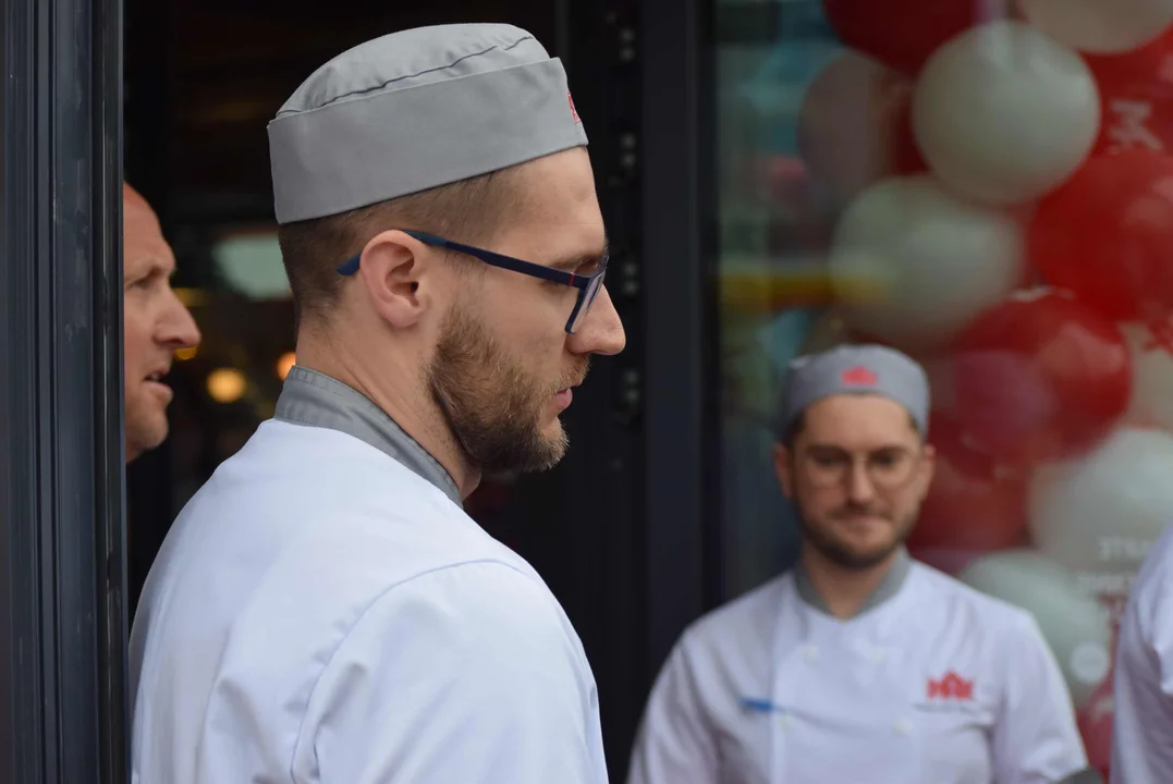 Tłumy łodzian na otwarciu restauracji MAX Premium Burgers. Tego jeszcze w Łodzi nie było [ZOBACZ ZDJĘCIA]