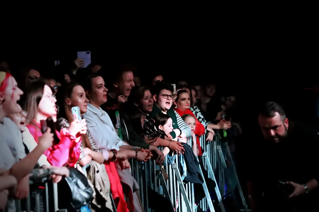 Fani Kwiatu Jabłoni bawili się świetnie na koncercie w Wytwórni