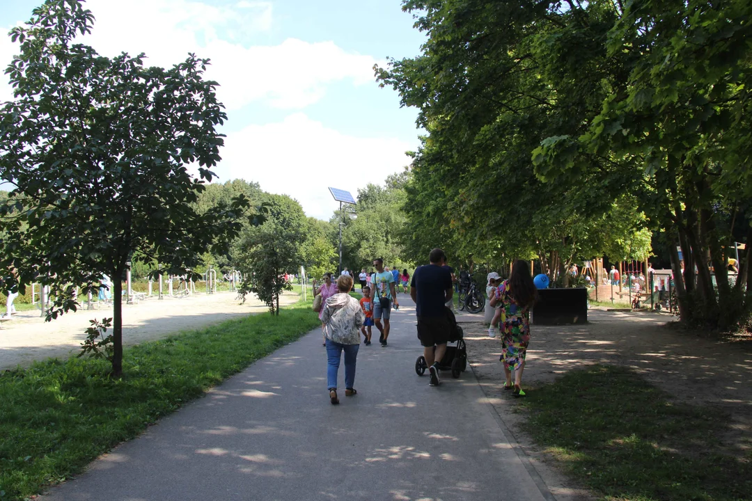 Piknik rodzinny w parku na Młynku w Łodzi