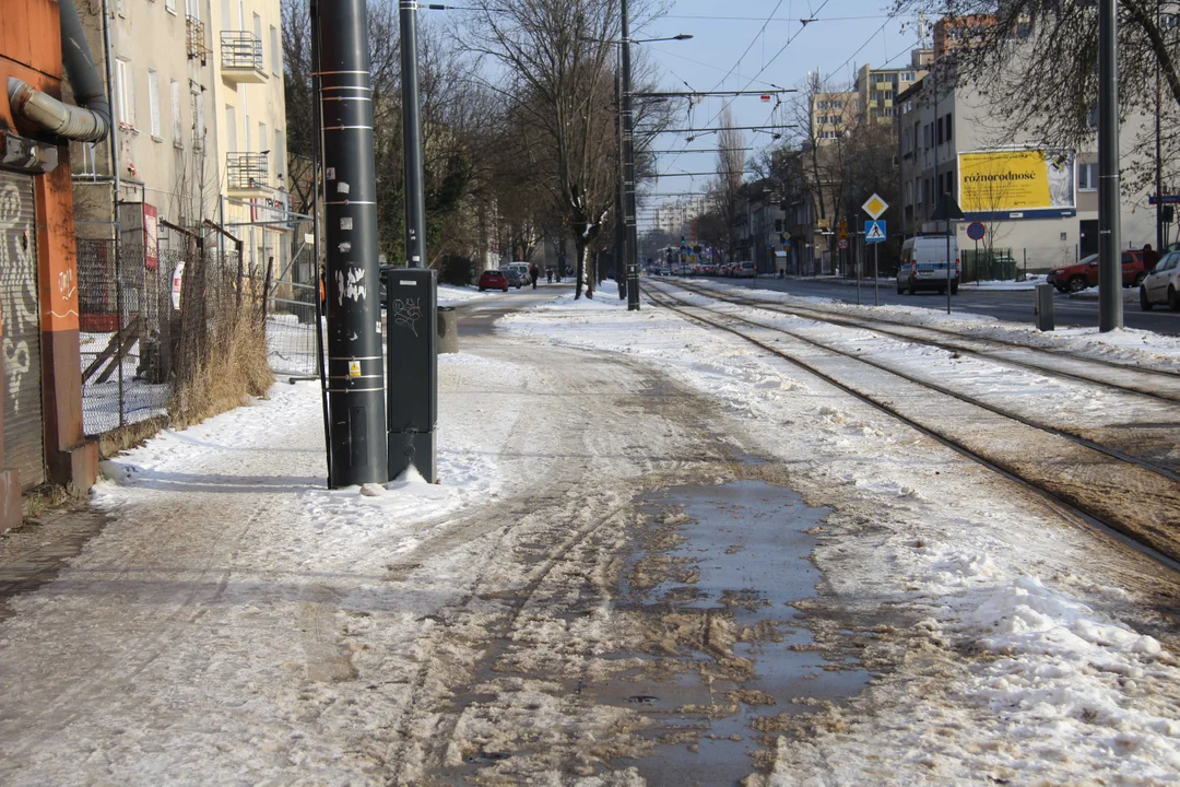 Ulica Dąbrowskiego w Łodzi - w tych miejscach lepiej uważać