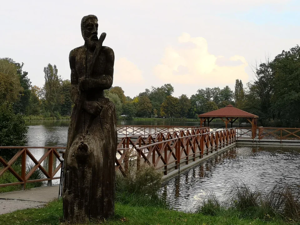 Pierwsze oznaki jesieni w zgierskim parku - zobacz zdjęcia!