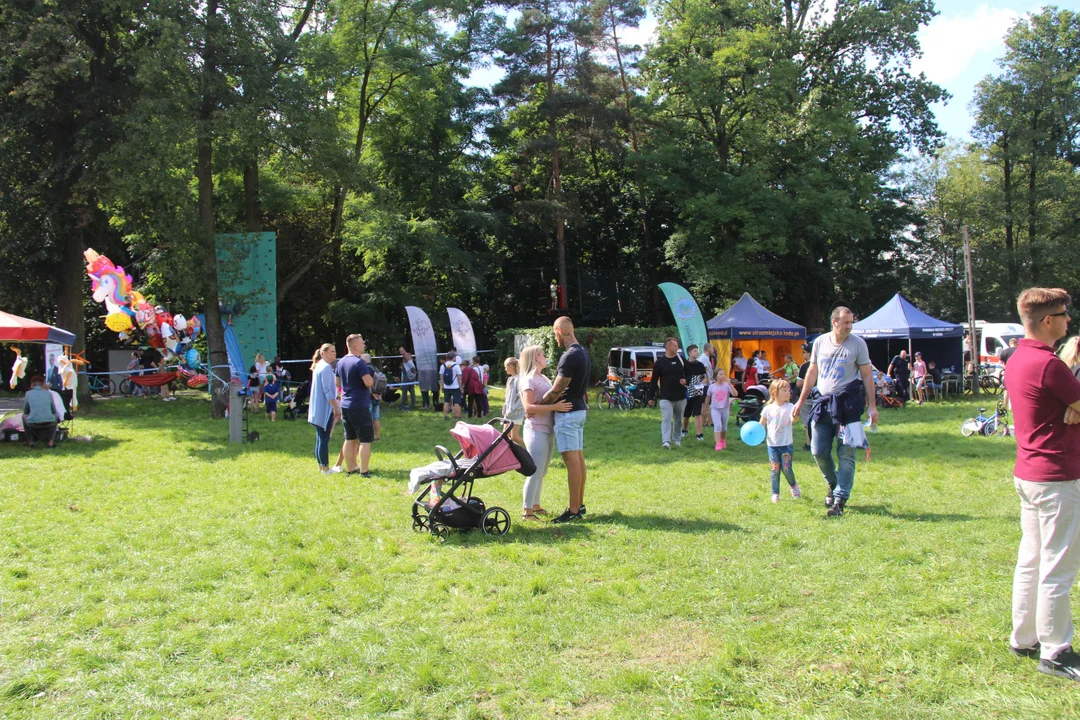 Piknik rodzinny w parku na Młynku w Łodzi