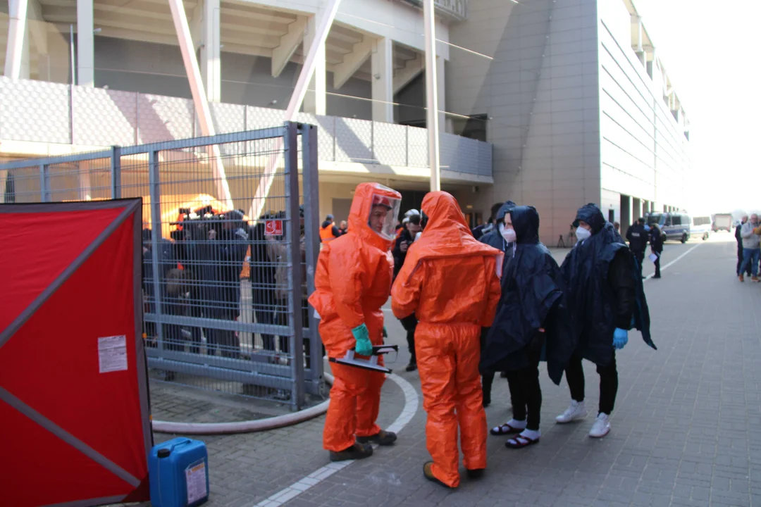 Ćwiczenia służb specjalnych na stadionie ŁKS-u