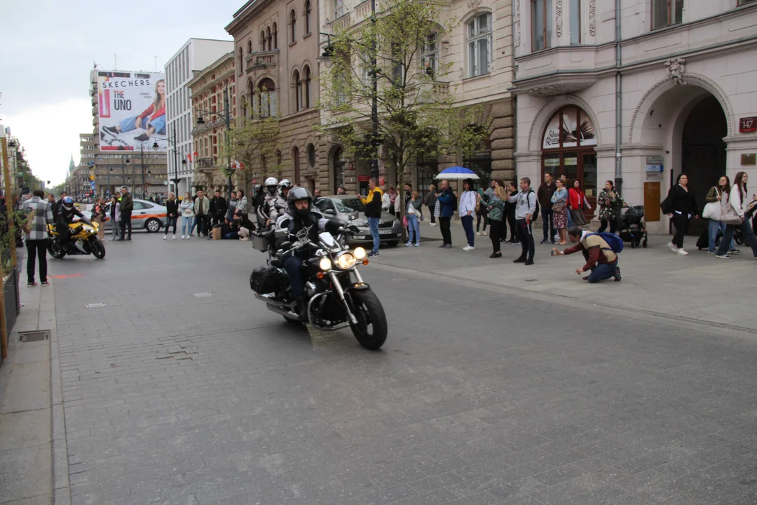 Wielka parada motocyklowa na ulicy Piotrkowskiej w Łodzi