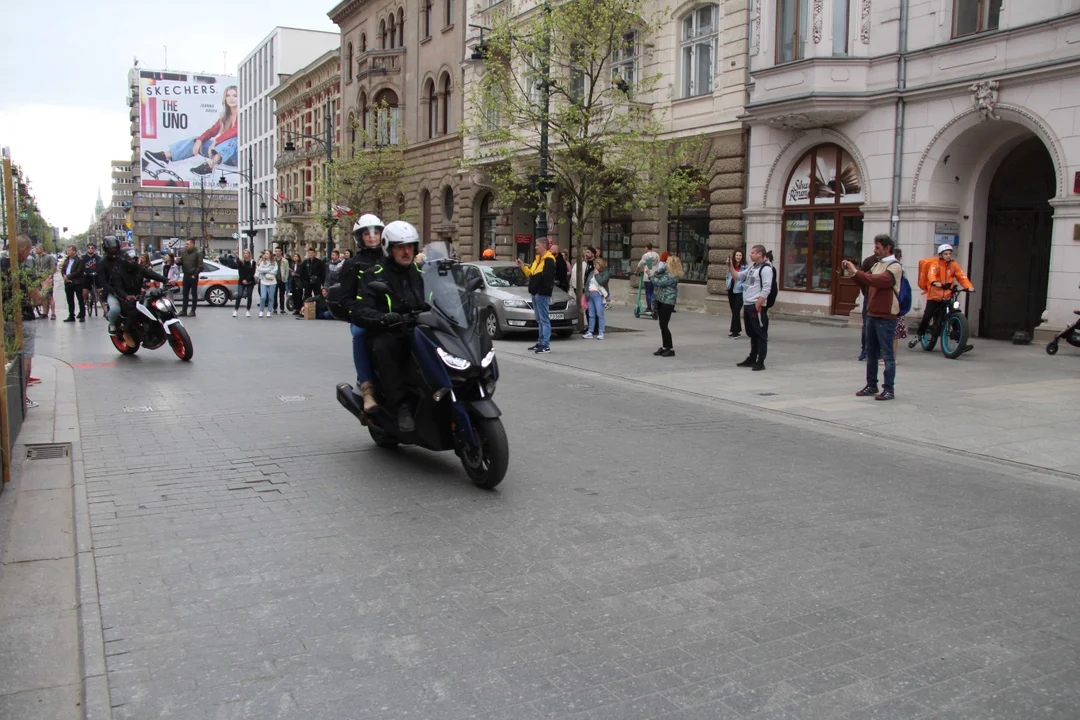 Wielka parada motocyklowa na ulicy Piotrkowskiej w Łodzi