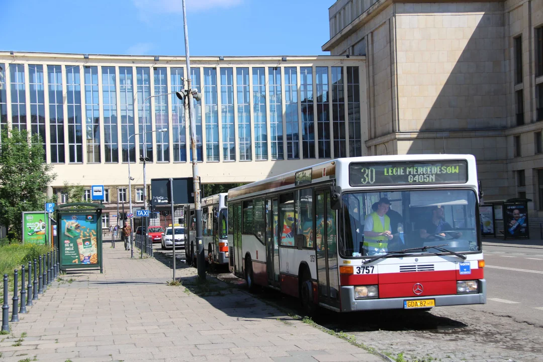 30. lecie Mercedesów O405N - pierwszego autobusu niskopogłowego w Łodzi