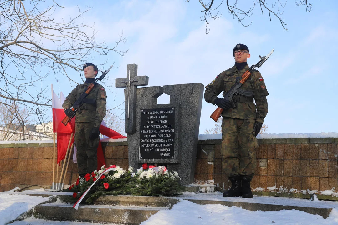 19 stycznia Niemcy rozstrzelali i spalili 79 Polaków, w tym kilkudziesięciu płocczan. Uroczystości w miejscach pamięci [ZDJĘCIA] - Zdjęcie główne