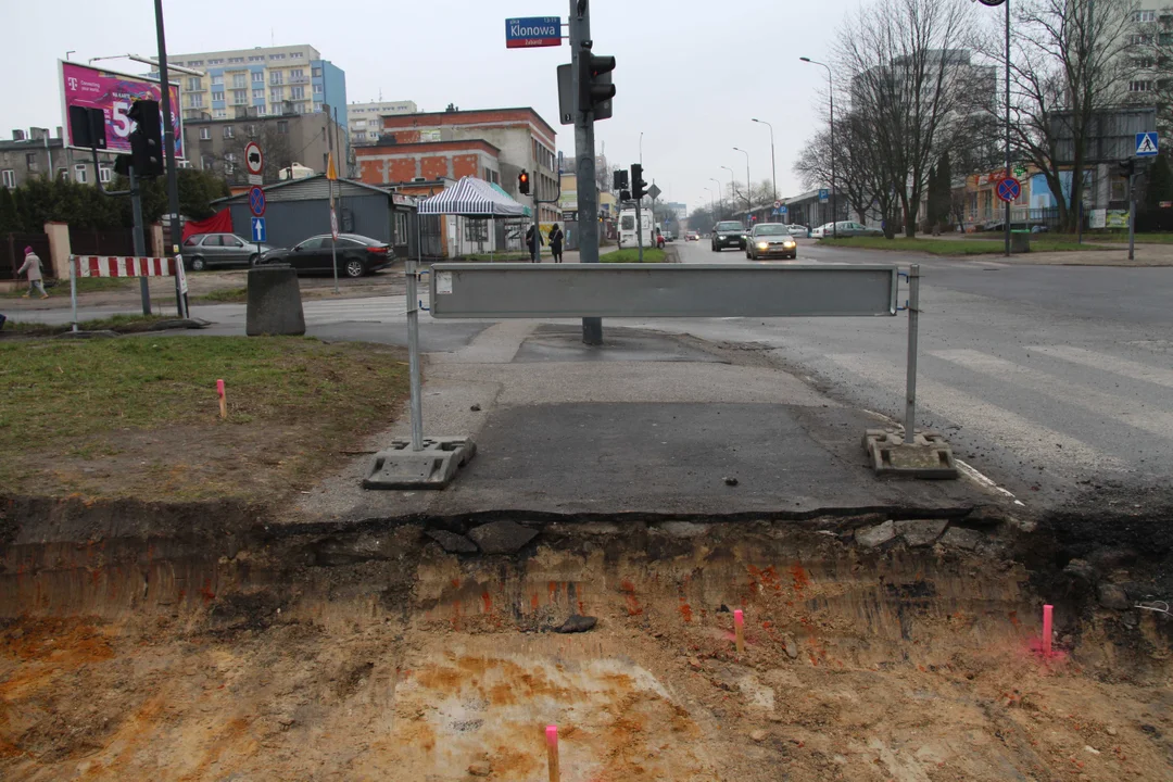 Utrudnienia dla pieszych i podróżnych MPK Łódź na Lutomierskiej