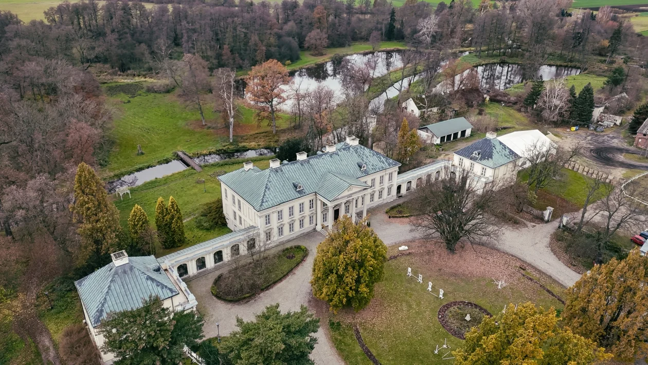 To miejsce  rozsławił romans Marysieńki i Bonaparte. Dojedziesz tu w pół godziny - Zdjęcie główne