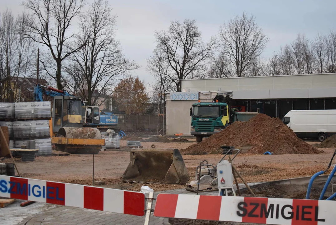 Trwa budowa Lidla w powiecie zgierskim. Sklep już widnieje na mapie [ZDJĘCIA] - Zdjęcie główne